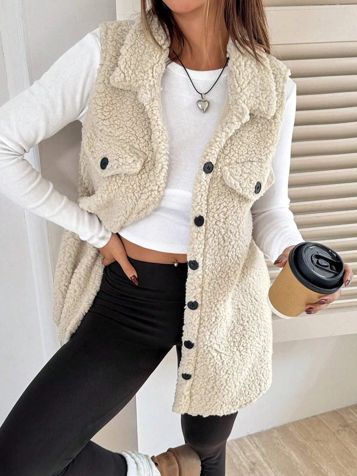 Damen Herbst und Winter Revers Geknöpft Plüsch Tanktop Jacke Weit Temperament Pendeln Nachahmung Lammfell