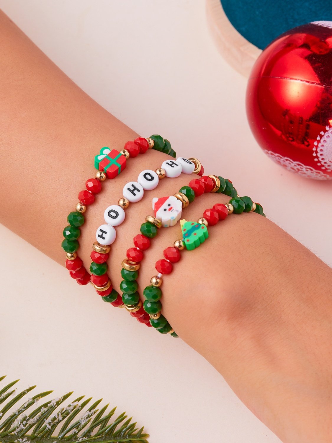 Weihnachten Galvanisieren Schneeflocke Elch Weihnachten Glocke Weihnachtsmann Armband modisch und Vielseitig Weihnachten Kristall Reis Korn Armband Kombination Set