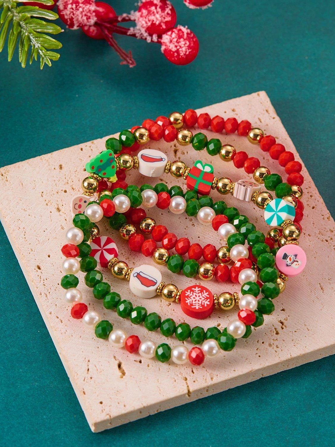 Weihnachten Galvanisieren Schneeflocke Elch Weihnachten Glocke Weihnachtsmann Armband modisch und Vielseitig Weihnachten Kristall Reis Korn Armband Kombination Set