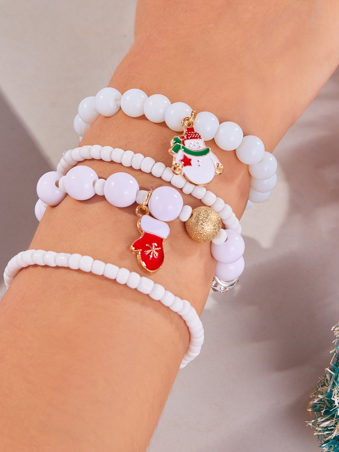 Neu Weihnachten Reis Korn Armband Vier-Pack Damen Stapeln Weihnachtsmann Schneeflocke Glocke Elch Urlaub Party Armband