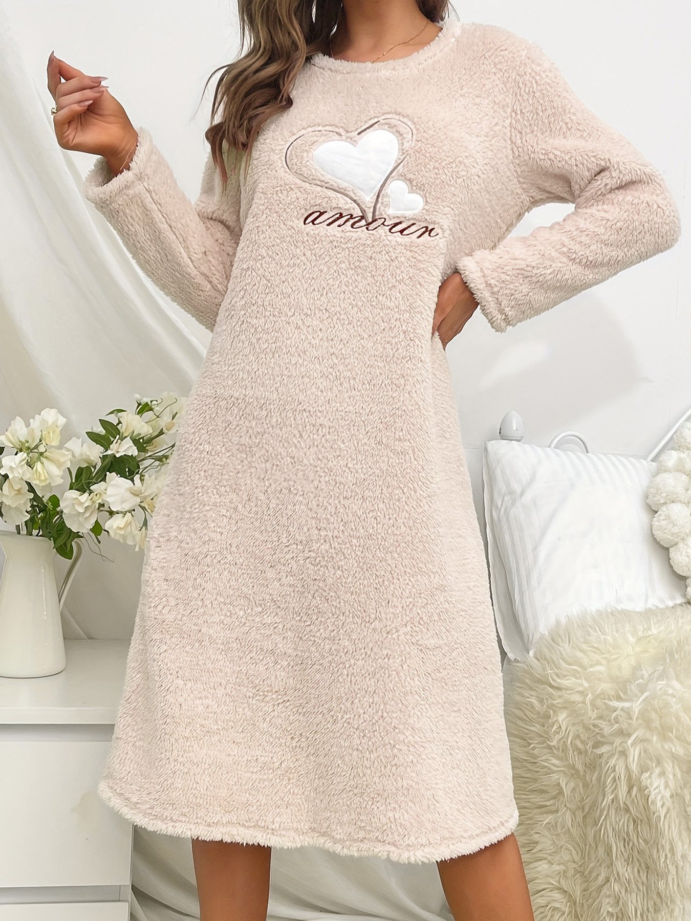 Herbst und Winter Pink Herz Flanell Langarm Verdickt Nachthemd Pullover Mittlere Länge Süß Zuhause Kleider Nachthemd