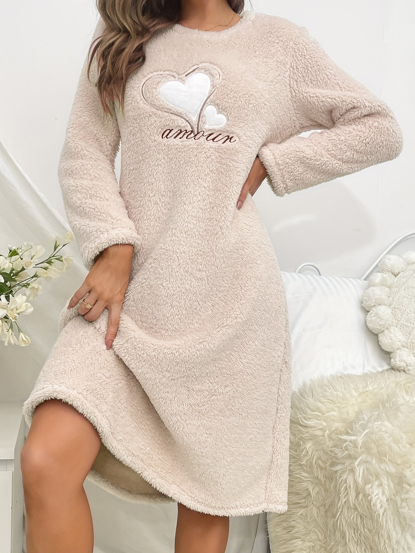Herbst und Winter Pink Herz Flanell Langarm Verdickt Nachthemd Pullover Mittlere Länge Süß Zuhause Kleider Nachthemd