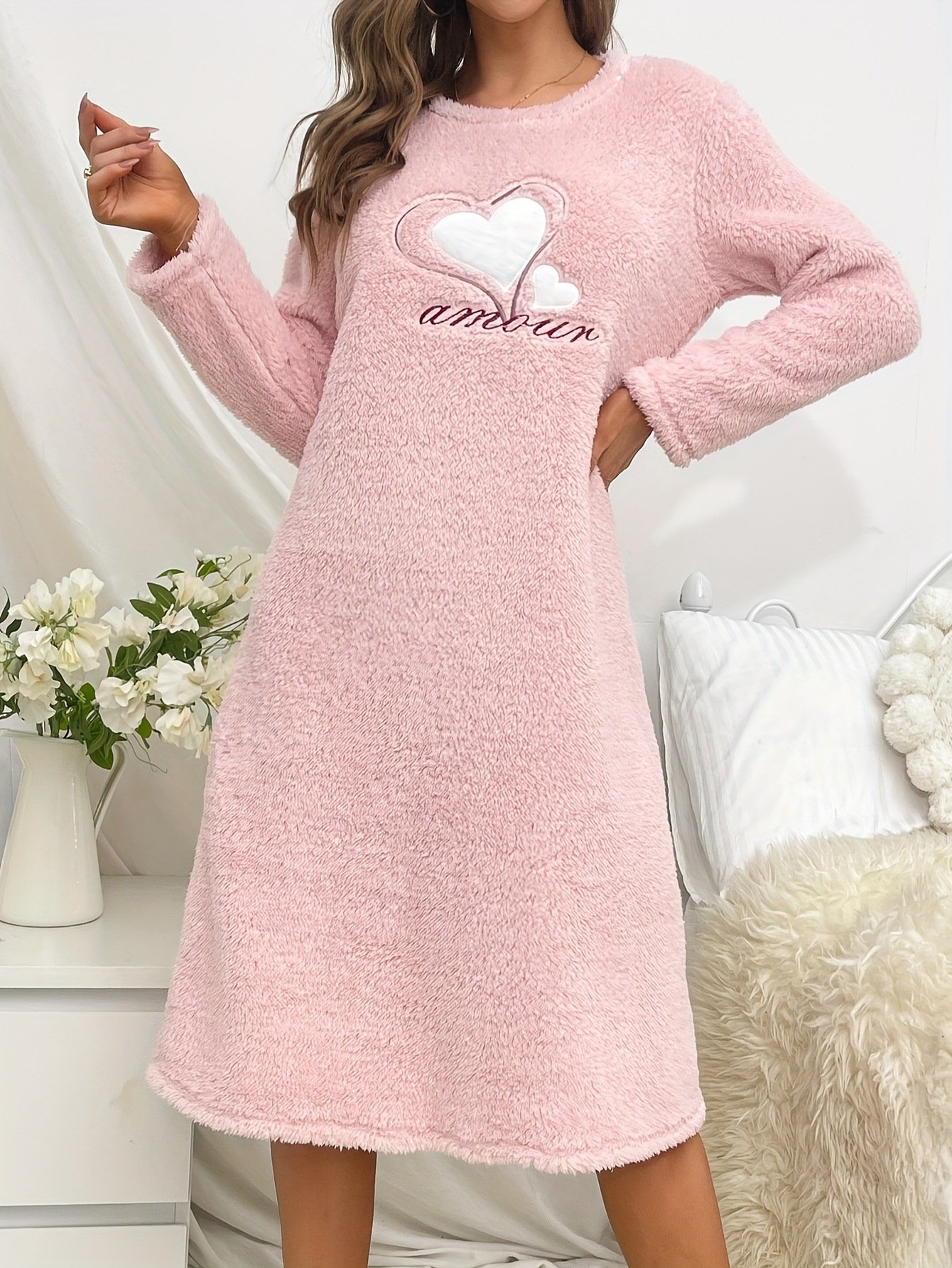 Herbst und Winter Pink Herz Flanell Langarm Verdickt Nachthemd Pullover Mittlere Länge Süß Zuhause Kleider Nachthemd