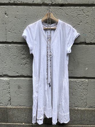 Einfarbiges Freizeitkleid mit V-Ausschnitt