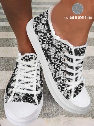 Schwarz und Weiß Spitze-Drucken Segeltuch Schuhe