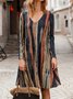Gestreiftes Geometrisches Kleid mit V-Ausschnitt